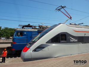 Скоростной поезд "Тарпан" на Одесском железнодорожном вокзале