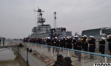 Для измаильчан провели экскурсию по десантному кораблю "Кировоград"