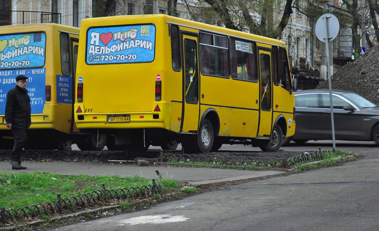 Может ли такси останавливаться на остановке автобуса