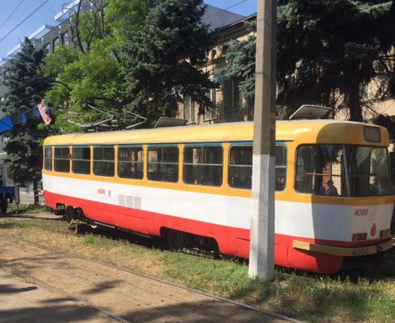 В Одессе из-за наезда трамвая на пешехода остановилось движение нескольких трамвайных маршрутов