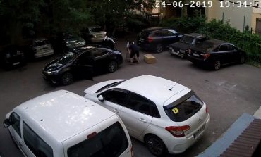 Сила соцсетей: в Одессе таксист «тайком» вернул украденный люк (видео)