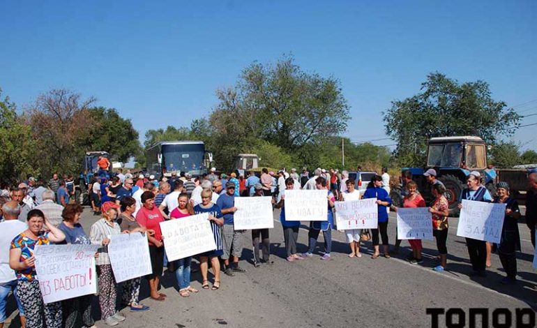 Предупредительная акция протеста: виноградари Болградского района перекрыли трассу Одесса – Болград