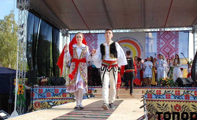 Дефиле в стилизованных костюмах в Болграде (фото)