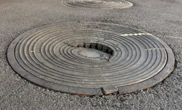 В Сарате на замену крышек канализационных люков потратят 300 тысяч