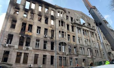 Сгоревший Одесский экономический колледж «оденут» в металлический каркас