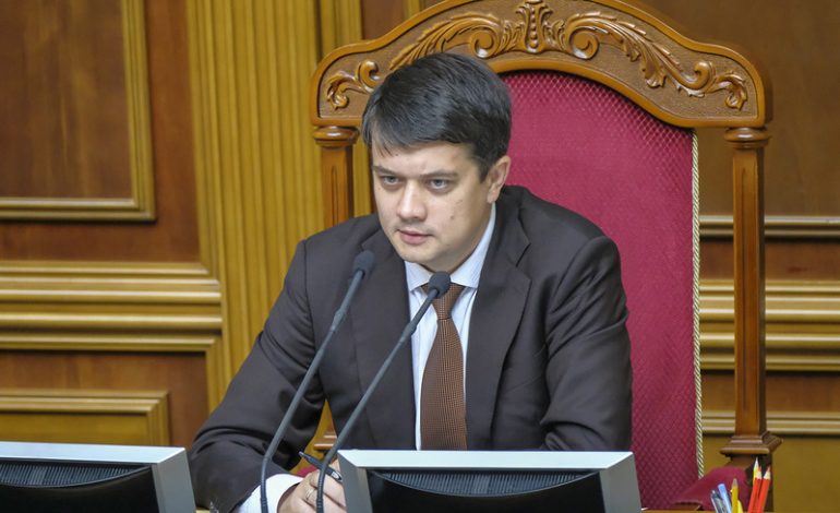 Парламент Украины отправил в отставку спикера Дмитрия Разумкова