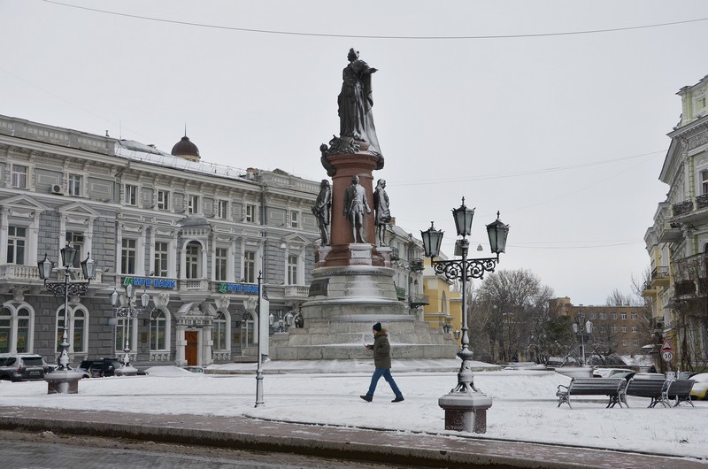 памятник в Одессе, зима