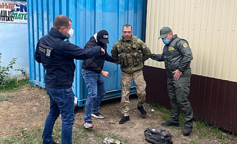 В Белгород-Днестровском районе пограничника задержали  при получении взятки