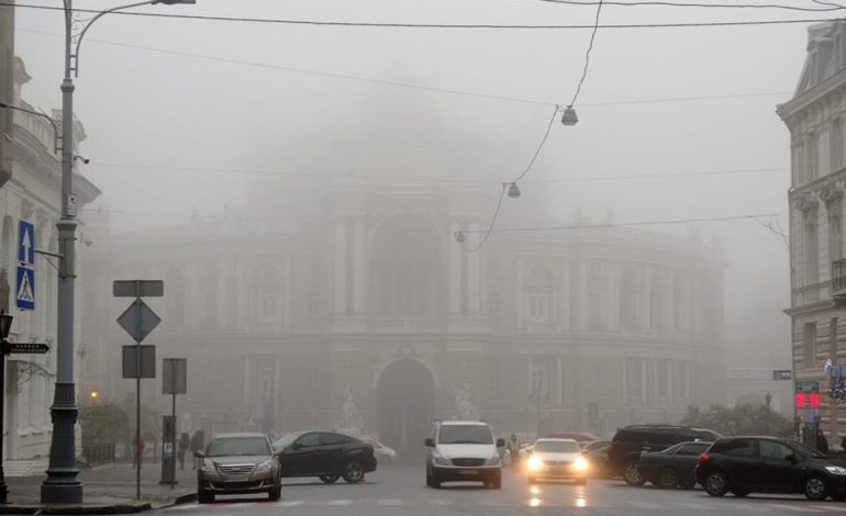 Одесса погрузилась в густой туман (фоторепортаж)