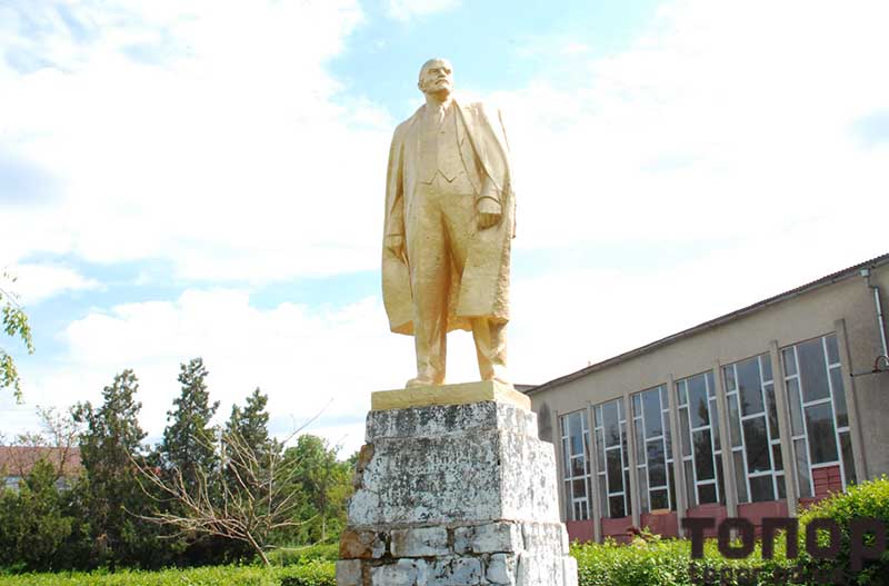 памятник Владимиру Ленину в Калчево