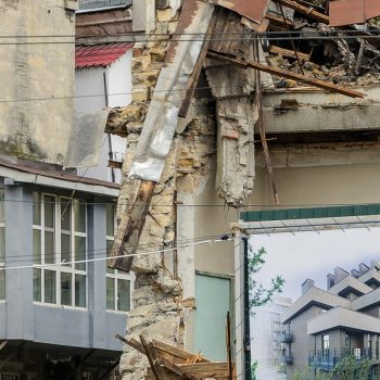 В Одессе сносят бывшие таможенные склады на Приморской (фото)