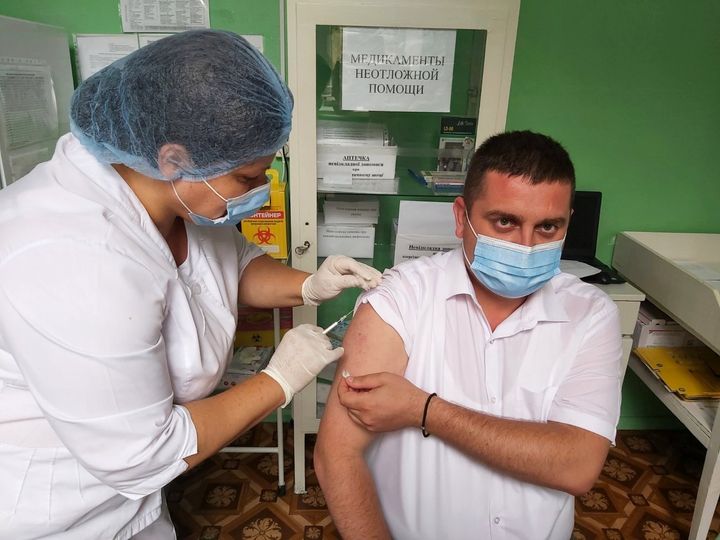 заместитель главы Болградской РГА получил прививку от коронавируса