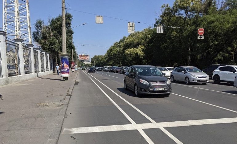 Одесса: на улице Среднефонтанской появилась полоса для велосипедистов