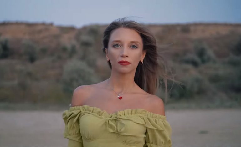 «Мелодия зурны»: украинская гагаузка Натали Дениз выпустила новую песню на гагаузском