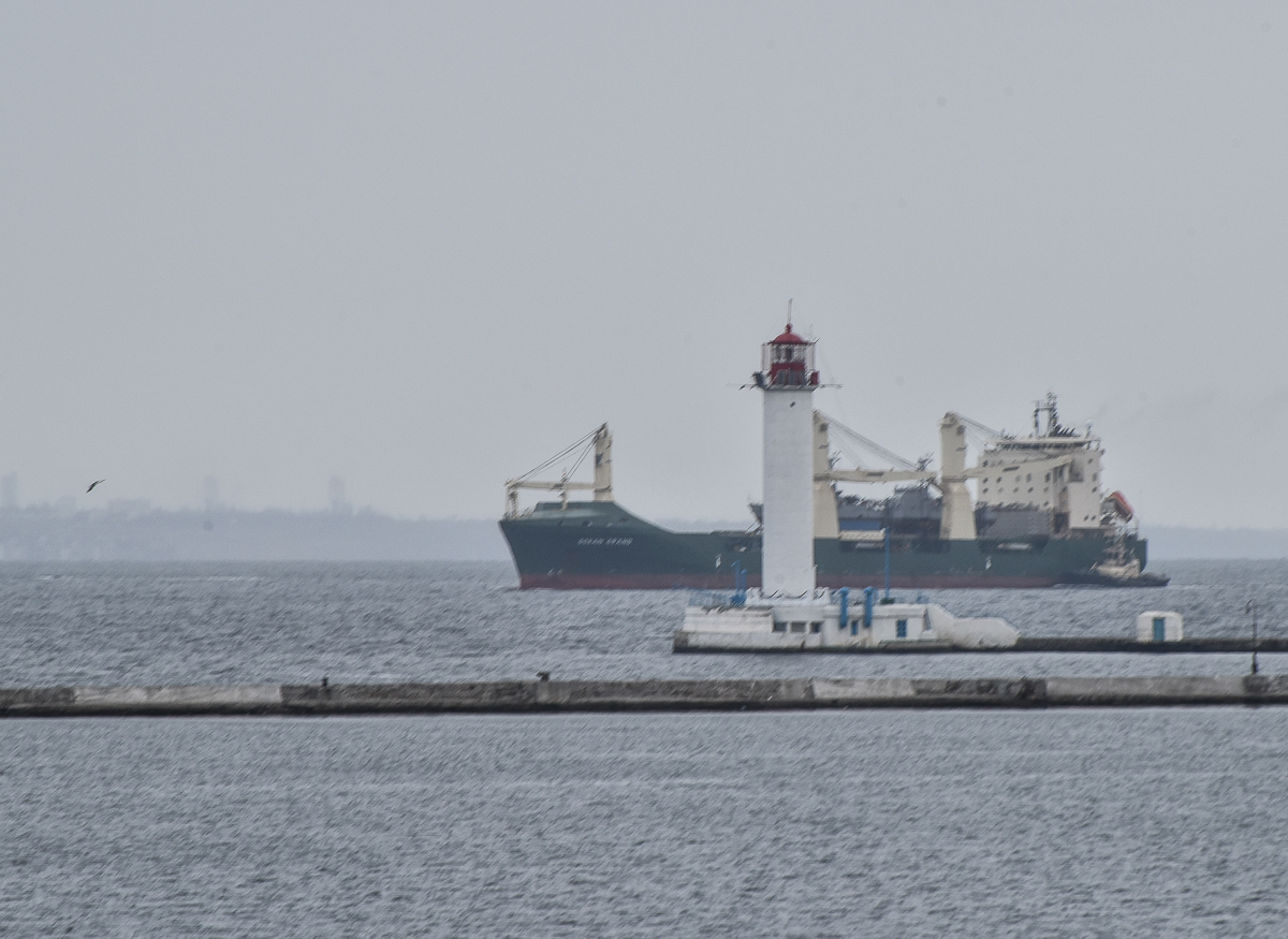 катера "Island" доставляют в Одесский порт