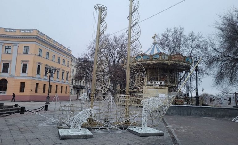 Одесса: на Приморском бульваре появились новые инсталляции (фото)
