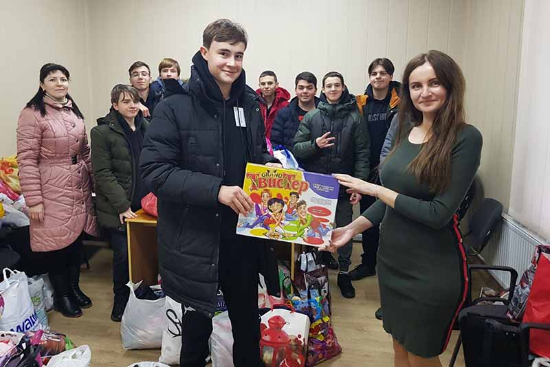 подарки в гимназии Раковского в Болграде