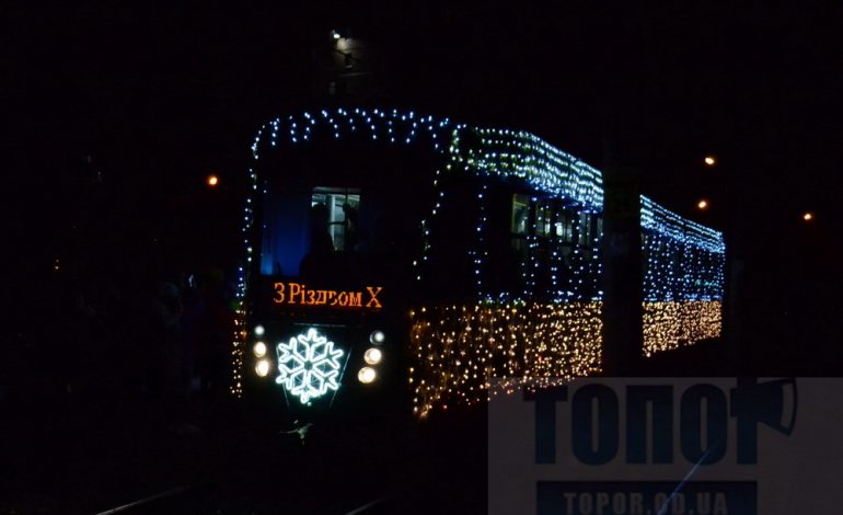 По Одессе проехал рождественский парад трамваев (фото)