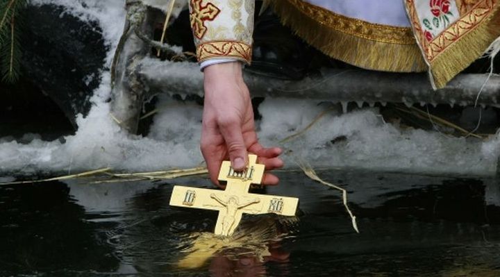 освящение купели на Крещение, крест