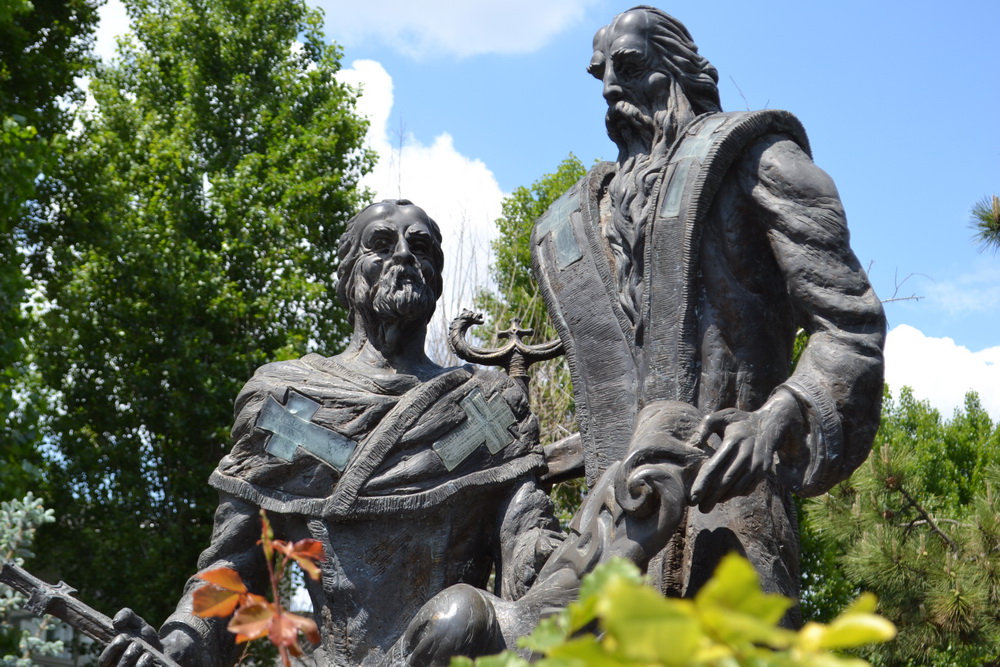 памятник Кириллу и Мефодию