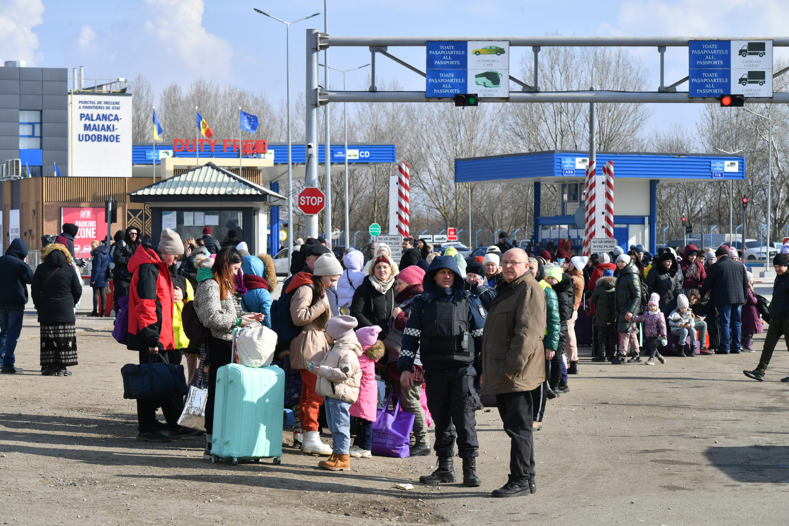 беженцы из Украины на КПП "Паланка"