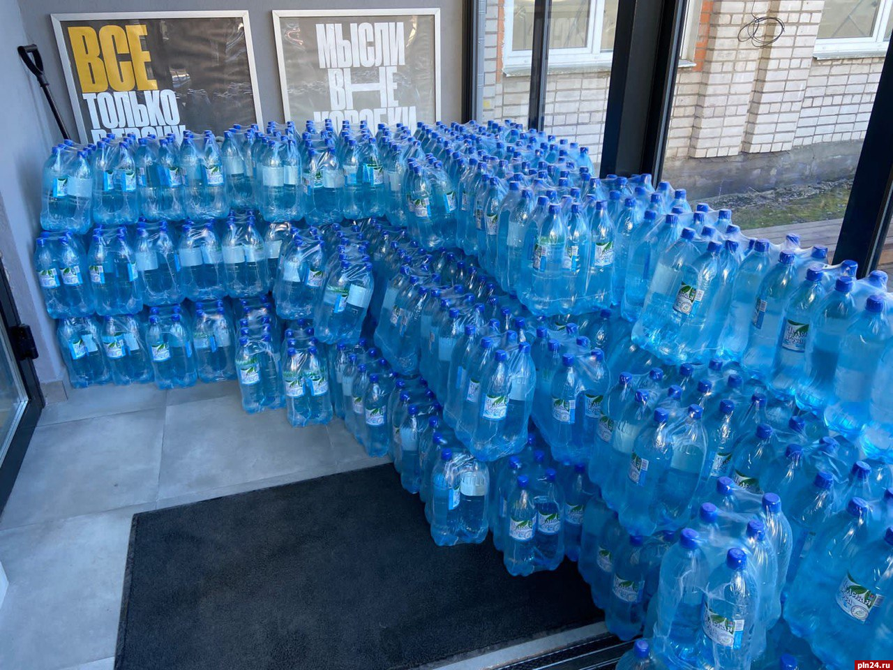 вода в бутылках