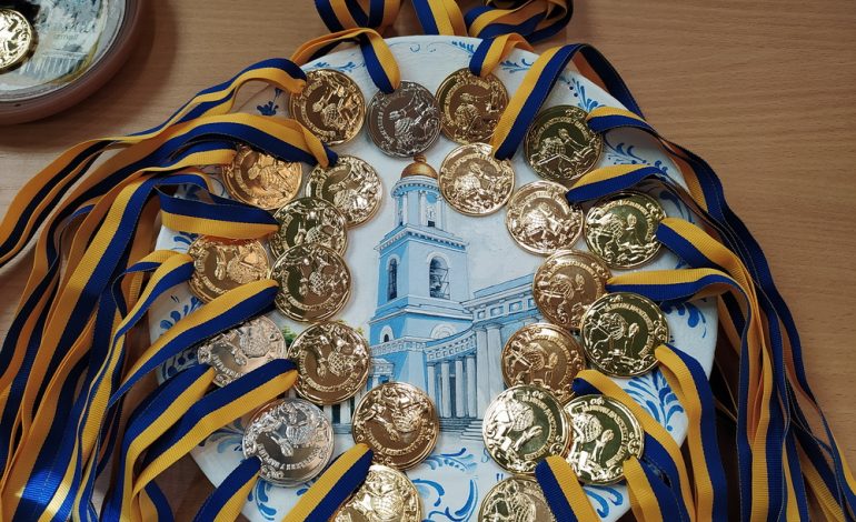 В Измаиле вручили медали лучшим выпускникам