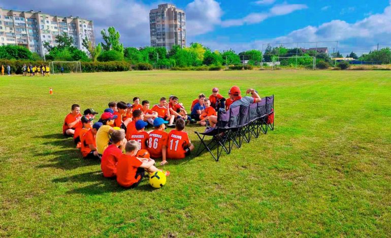 На обстрелянной базе отдыха в Одесской области дети готовились к футбольному турниру