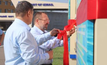 В Измаиле открыли обновленную доску почета работникам порта
