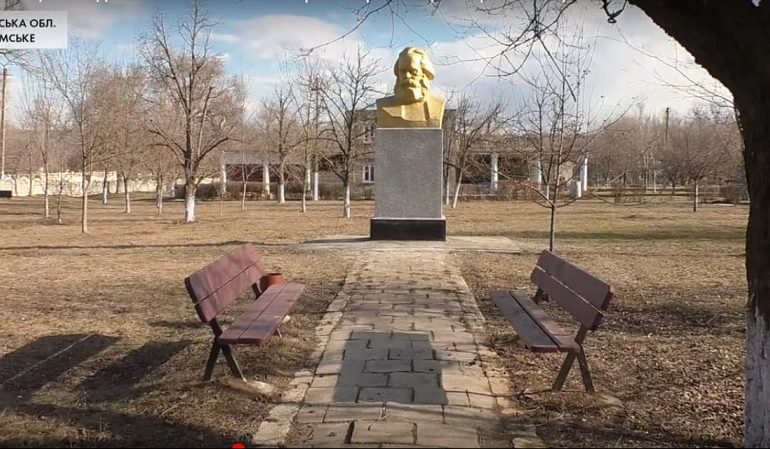 В громаде на юге Одесской области переименуют некоторые улицы и демонтируют памятник