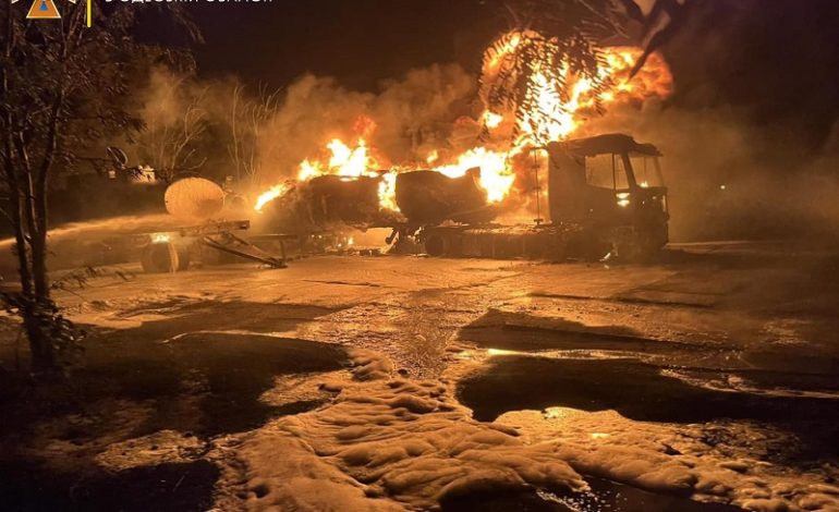 На території порту Рені сталася пожежа після вибуху автоцистерни: є загиблий