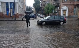 Одесу накрила сильна злива (ФОТО)
