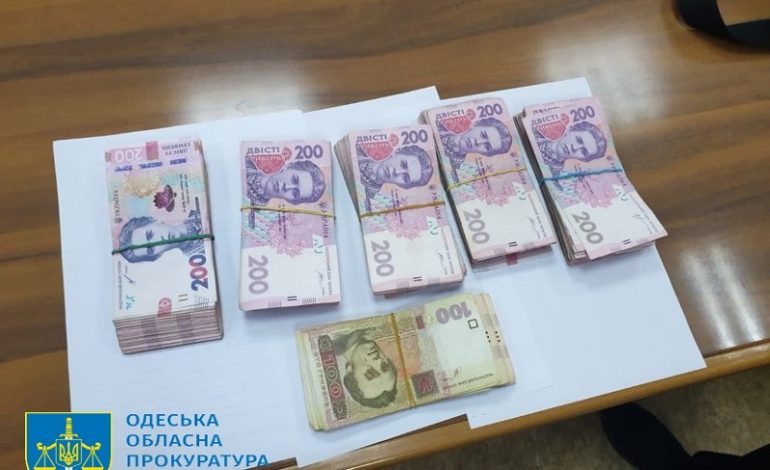 В Одессе задержали чиновников “Укрзалізниці” при получении 200 тыс грн взятки