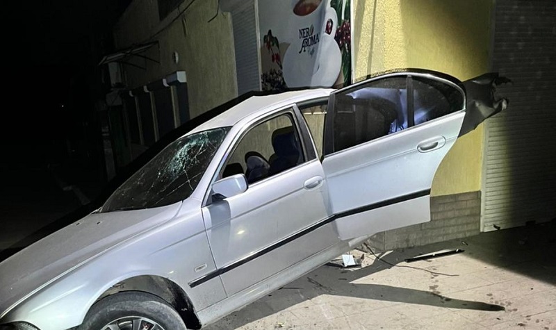У Болграді п’яний водій BMW в’їхав у стіну житлового будинку (фото)