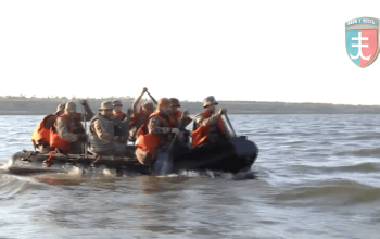 Одеські морпіхи тренувалися долати водну перешкоду (відео)