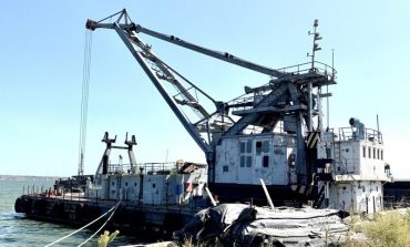 Белгород-Днестровский порт назначил новую дату аукциона по продаже плавкрана и барж