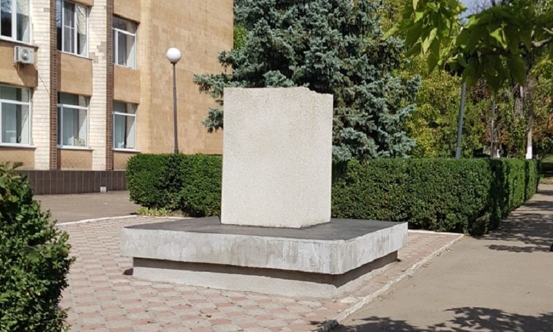 На півдні Одещині демонтували черговий пам’ятник радянської епохи