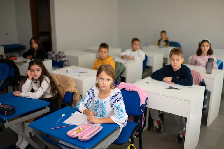 школьники в украинском учебном центре в Софии
