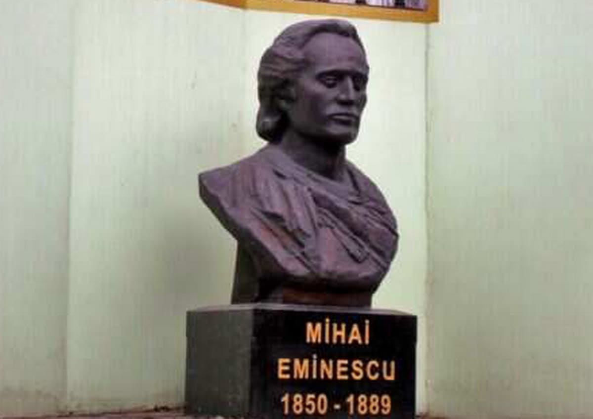 скульптура Михаю Эминеску
