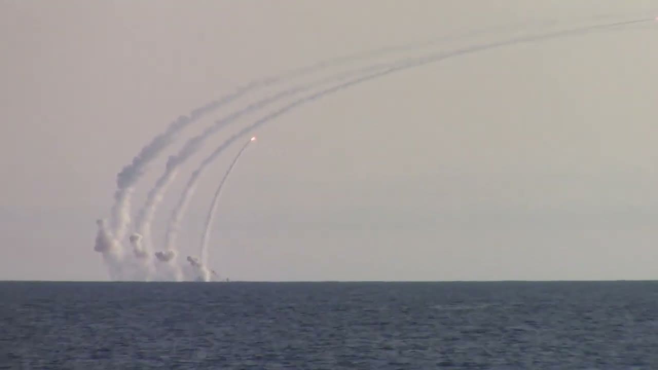 запуск ракет Калибр в Черном море