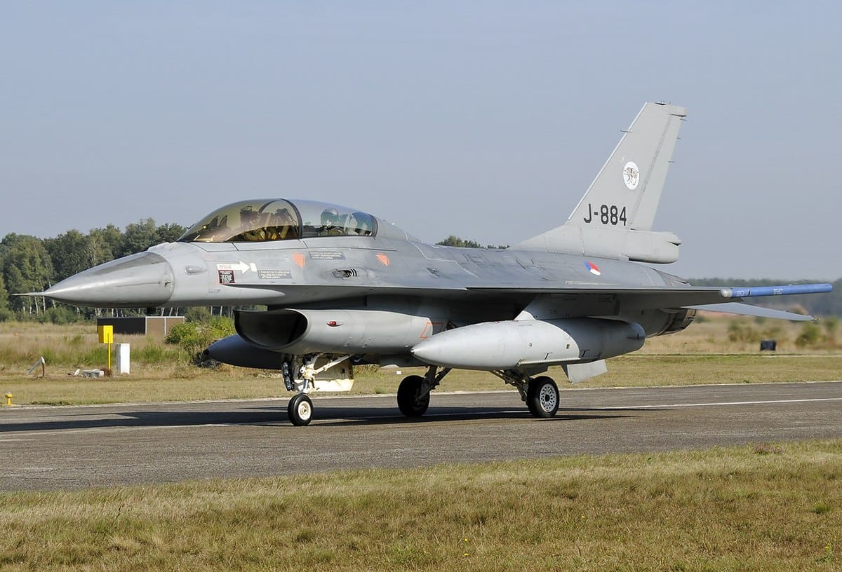 Истребитель F-16BM Fighting Falcon