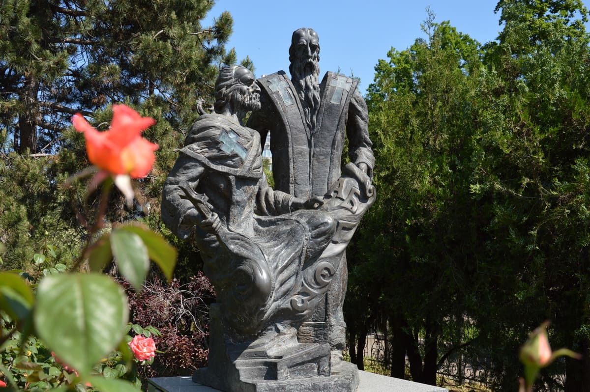 памятник Кириллу и Мефодию в Одессе
