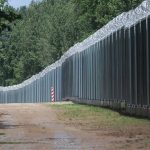 Польша построила заграждение и электронный барьер на границе с беларусью