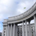 У консульствах України за кордоном зупинили надання послуг  чоловікам мобілізаційного віку