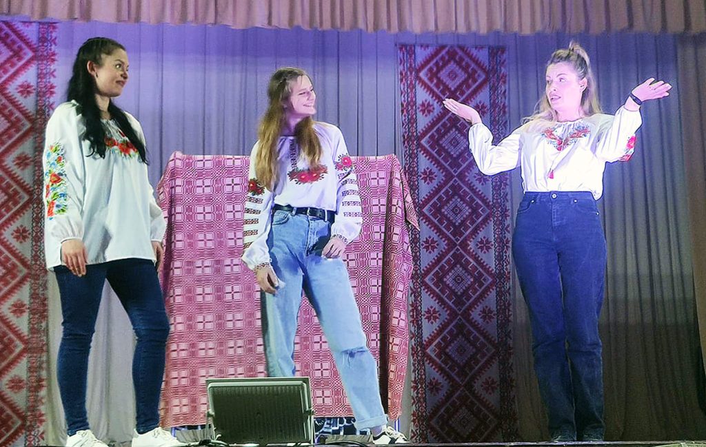 Тетяна Жужукова, Ангеліна Ільчук та Анастасія Безсонова, фото з соцмереж
