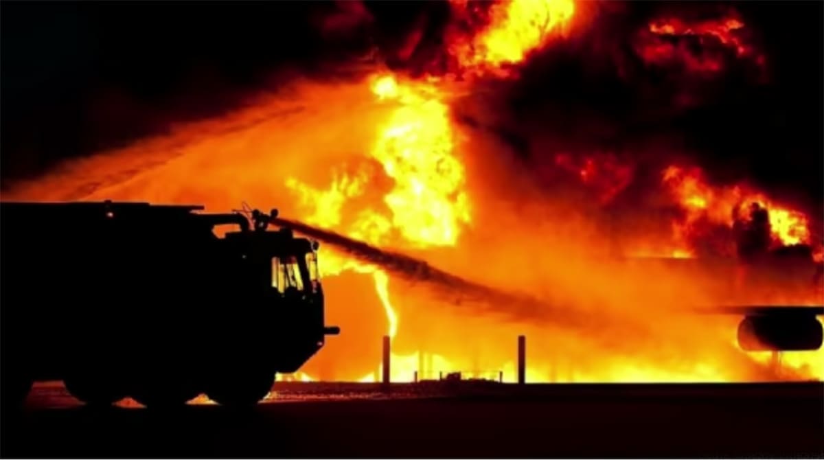На россии горит очередной нефтеперерабатывающий завод