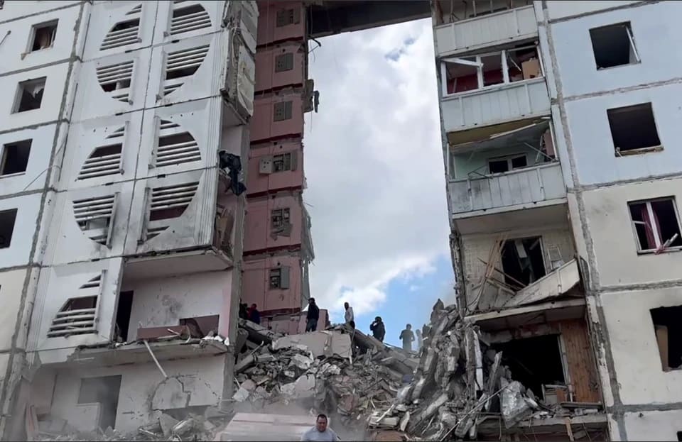 Взрыв в Белгороде вызвал обвал многоэтажки: версии