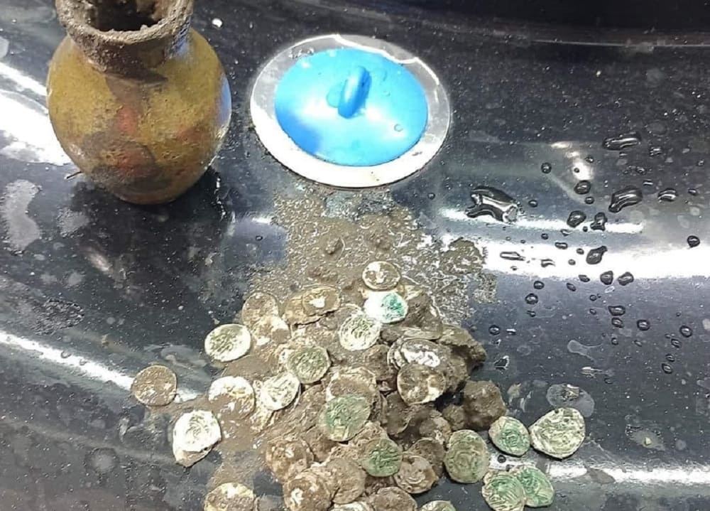 клад старинных серебряных монет