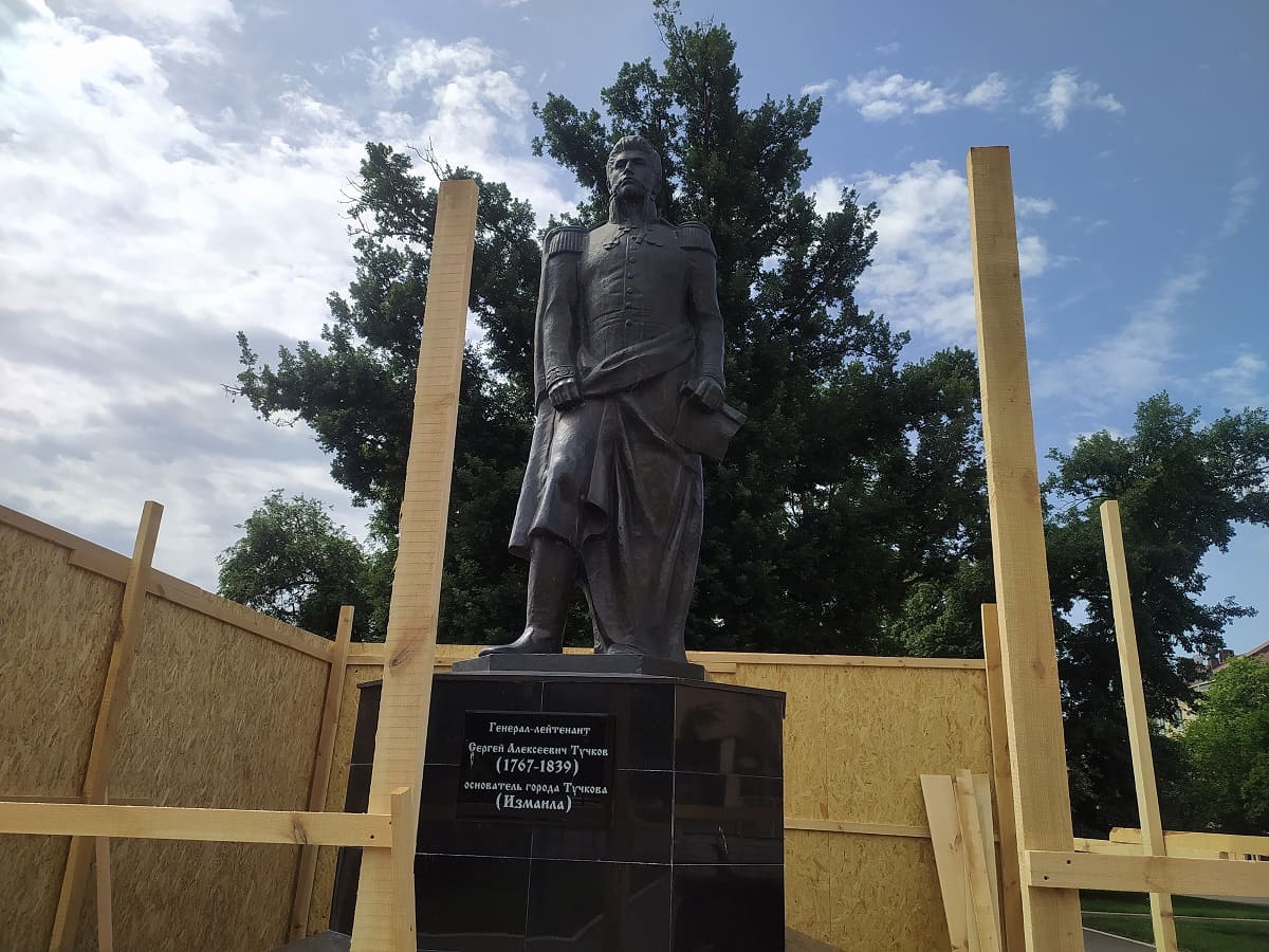 демонтаж памятника росийскому генералу Сергею Тучкову