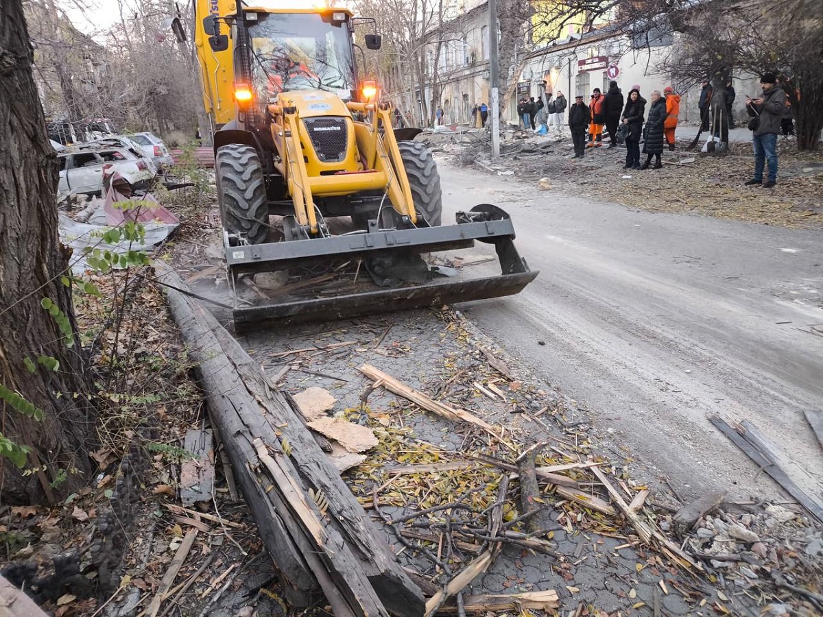 В результате атаки на Одессу пострадали 25 жилых многоквартирных домов